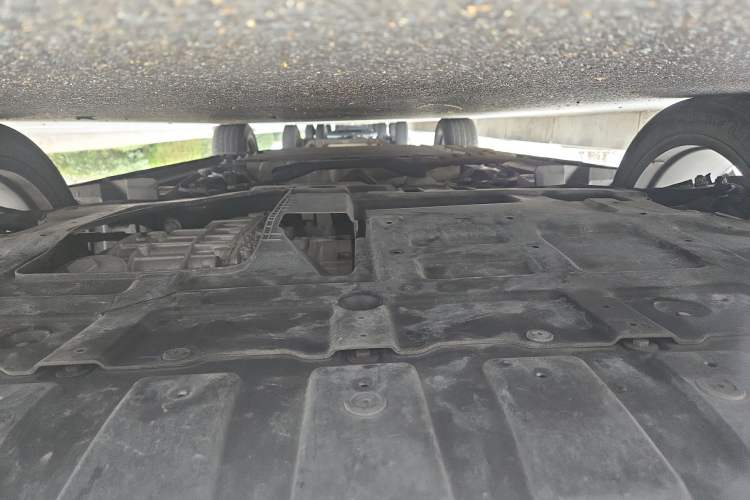 Used CHANGAN UNI-V iDD 2023 ZhiDian iDD 1.5T 113km ZhiKu Model Chassis Front
