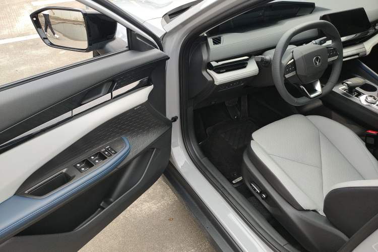 Used CHANGAN UNI-V iDD 2023 ZhiDian iDD 1.5T 113km ZhiKu Model Driver Seat