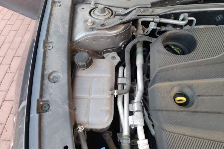 Used CHANGAN UNI-V iDD 2023 ZhiDian iDD 1.5T 113km Smart & Fun Version Engine Bay Right