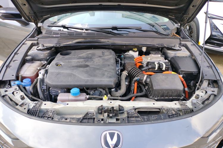 Used CHANGAN UNI-V iDD 2023 ZhiDian iDD 1.5T 113km ZhiKu Model Engine Bay