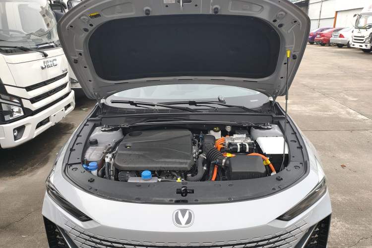Used CHANGAN UNI-V iDD 2023 ZhiDian iDD 1.5T 113km ZhiKu Model Engine Bay