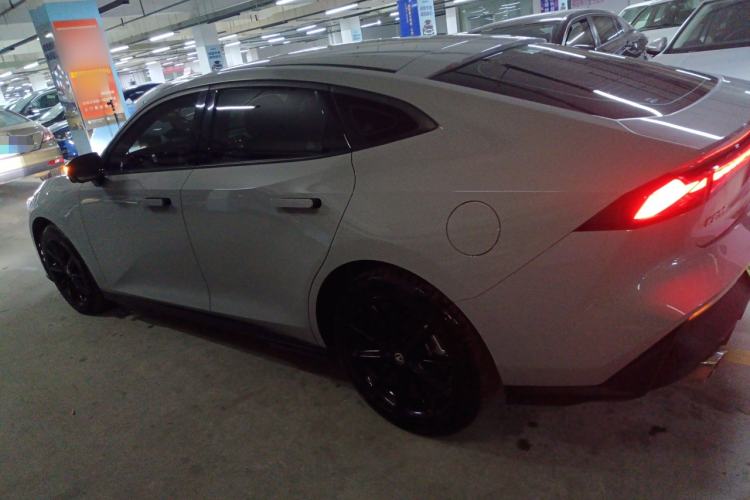 Used CHANGAN UNI-V iDD 2023 ZhiDian iDD 1.5T 113km Smart & Fun Version Exterior 3