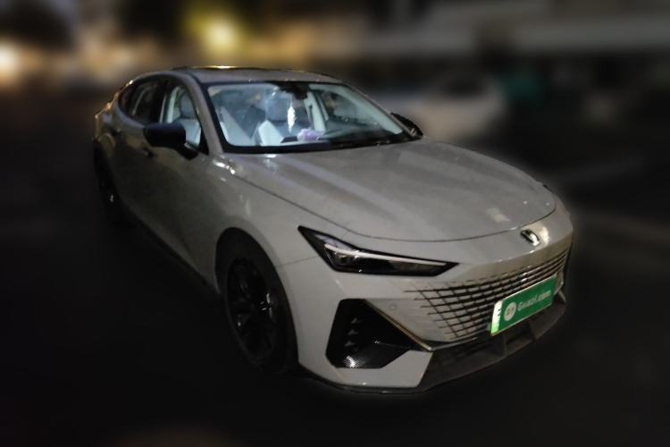 Used CHANGAN UNI-V iDD 2023 Zhidian iDD 1.5T 113km Smart & Fun Version (Rapid Edition) Front Right 45 Deg