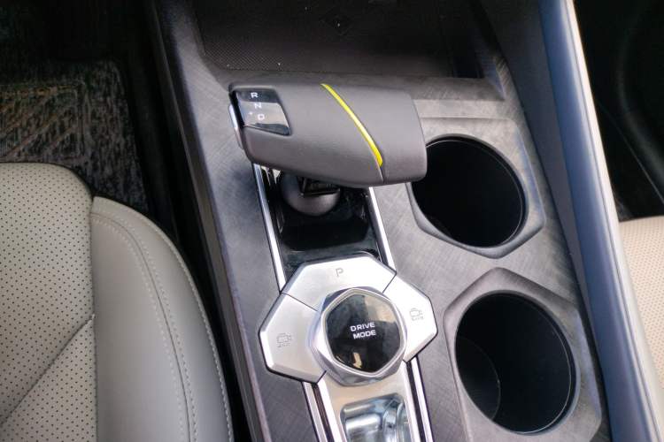 Used CHANGAN UNI-V iDD 2023 ZhiDian iDD 1.5T 113km ZhiKu Model Gear Lever