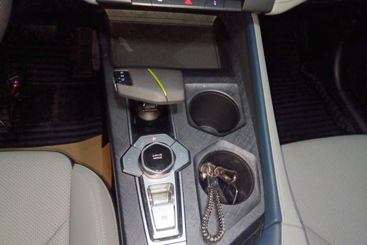 Used CHANGAN UNI-V iDD 2023 ZhiDian iDD 1.5T 113km Smart & Fun Version Gear Lever