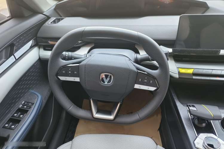 Used CHANGAN UNI-V iDD 2023 ZhiDian iDD 1.5T 113km ZhiKu Model Interior 11