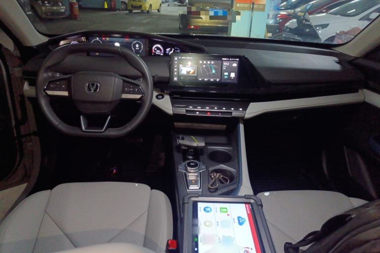 Used CHANGAN UNI-V iDD 2023 ZhiDian iDD 1.5T 113km Smart & Fun Version Interior 2