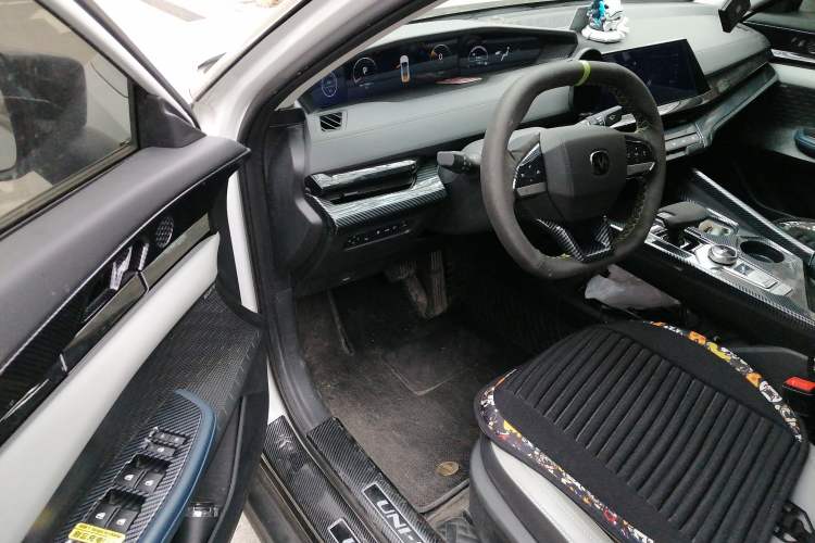 Used CHANGAN UNI-V iDD 2023 Zhidian iDD 1.5T 113km Smart & Fun Version (Rapid Edition) Interior 3