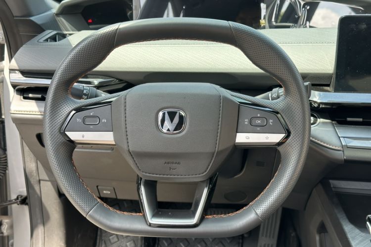 Used CHANGAN UNI-V iDD 2023 ZhiDian iDD 1.5T 113km Smart & Fun Version Interior 4