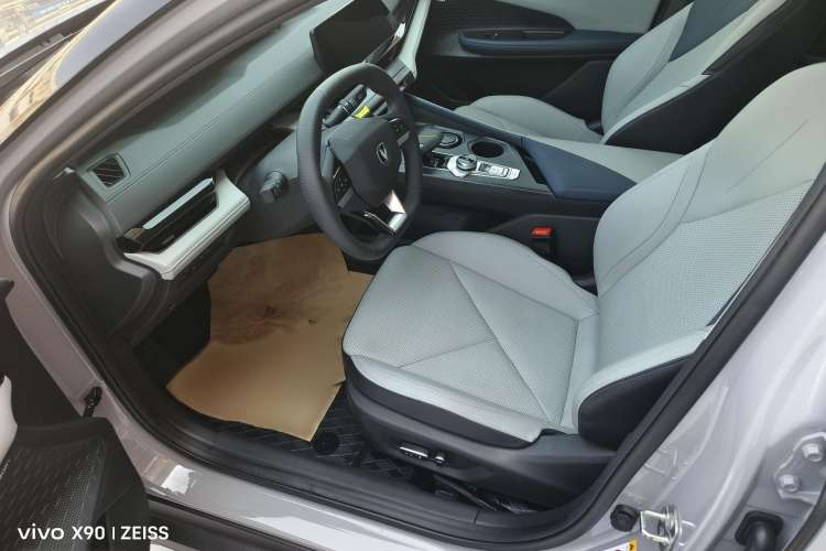 Used CHANGAN UNI-V iDD 2023 ZhiDian iDD 1.5T 113km ZhiKu Model Interior 5