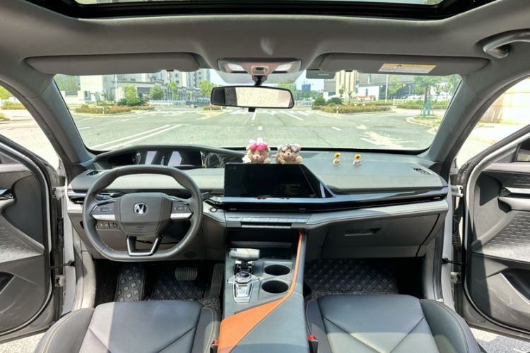 Used CHANGAN UNI-V iDD 2023 ZhiDian iDD 1.5T 113km Smart & Fun Version Interior 6