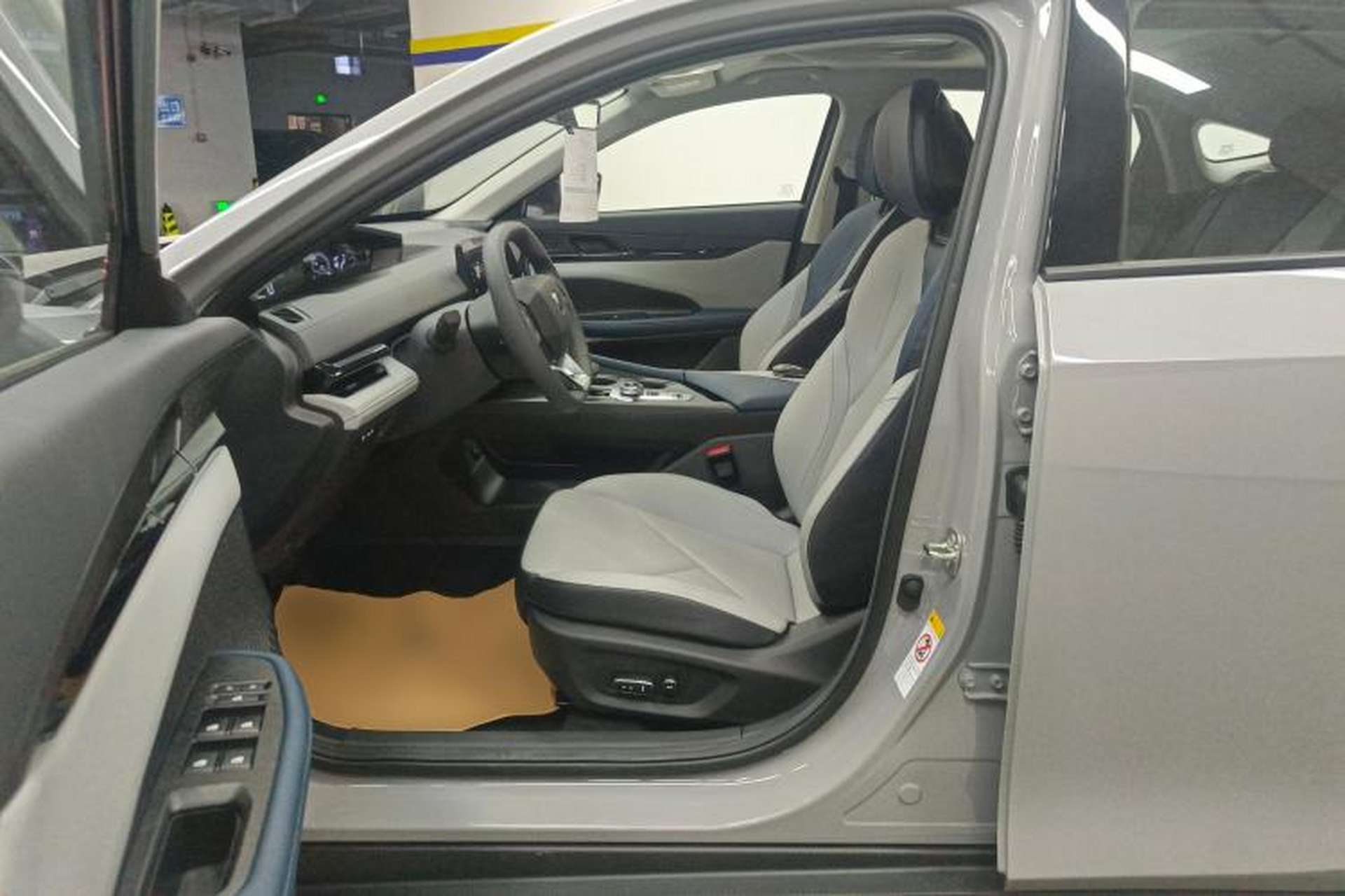 Used CHANGAN UNI-V iDD 2023 Zhidian iDD 1.5T 113km Smart & Fun Version (Rapid Edition) Left Front Seat