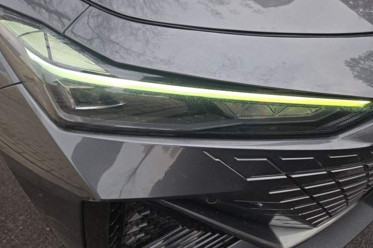 Used CHANGAN UNI-V iDD 2023 ZhiDian iDD 1.5T 113km ZhiKu Model Right Front Headlight