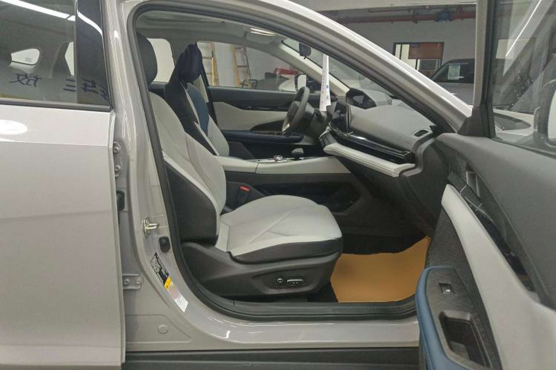Used CHANGAN UNI-V iDD 2023 Zhidian iDD 1.5T 113km Smart & Fun Version (Rapid Edition) Right Front Seat