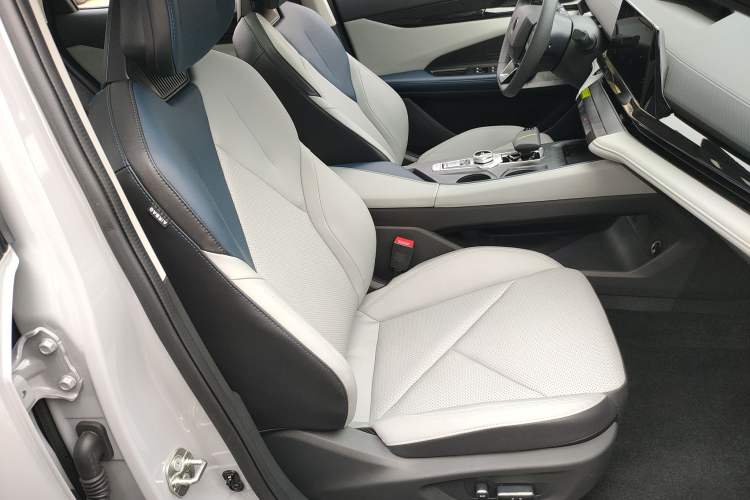 Used CHANGAN UNI-V iDD 2023 ZhiDian iDD 1.5T 113km ZhiKu Model Right Front Seat