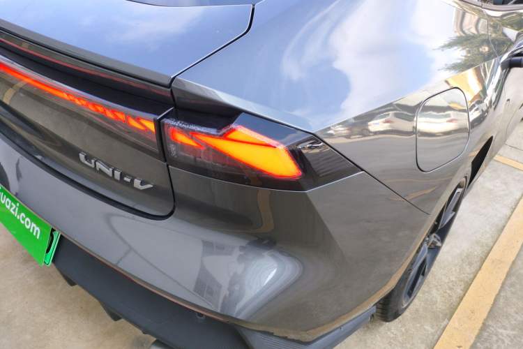 Used CHANGAN UNI-V iDD 2023 ZhiDian iDD 1.5T 113km ZhiKu Model Right Rear Taillight