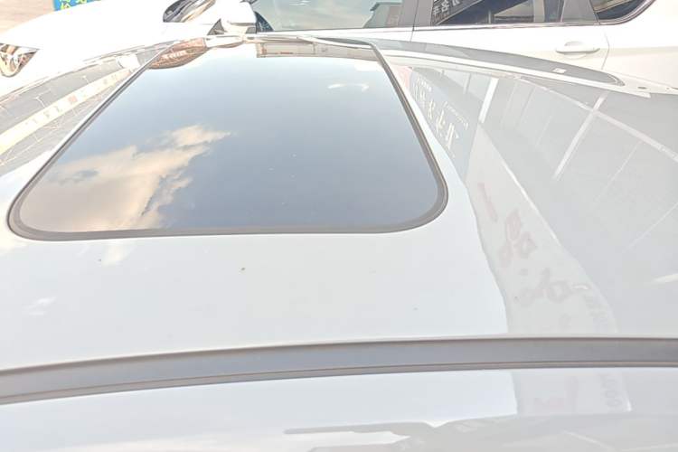 Used CHANGAN UNI-V iDD 2023 ZhiDian iDD 1.5T 113km Smart & Fun Version Roof
