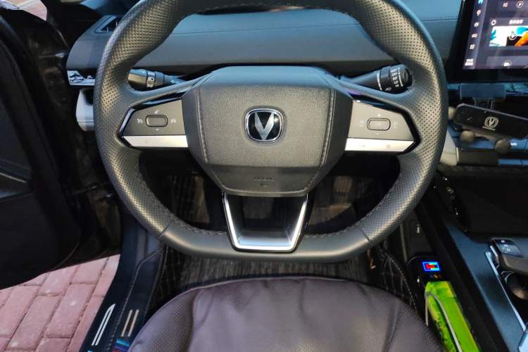 Used CHANGAN UNI-V iDD 2023 ZhiDian iDD 1.5T 113km Smart & Fun Version Steering Wheel