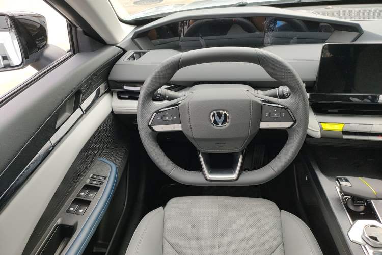 Used CHANGAN UNI-V iDD 2023 ZhiDian iDD 1.5T 113km ZhiKu Model Steering Wheel