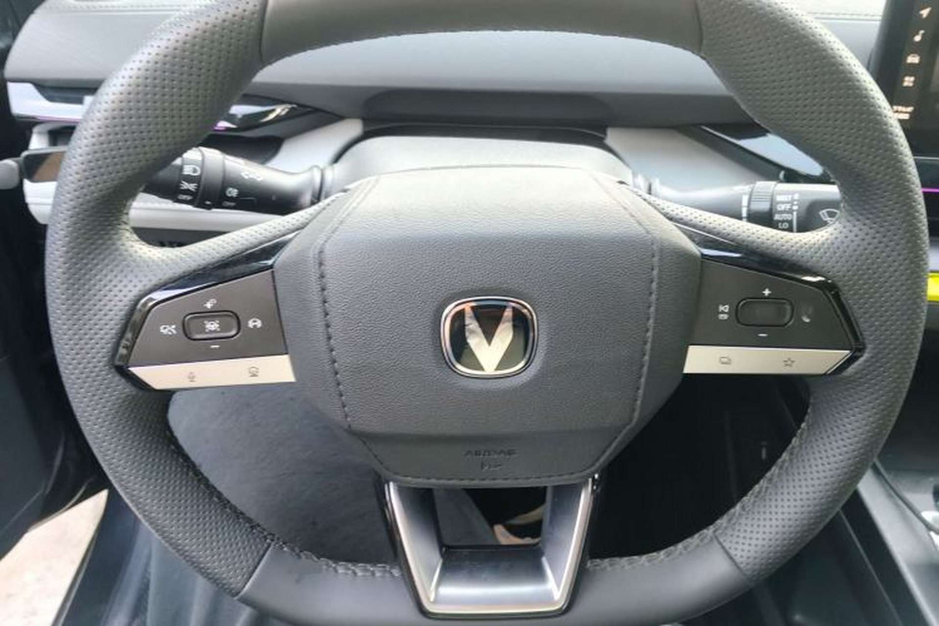 Used CHANGAN UNI-V iDD 2023 ZhiDian iDD 1.5T 113km ZhiKu Model Steering Wheel