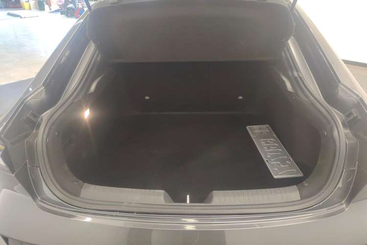 Used CHANGAN UNI-V iDD 2023 ZhiDian iDD 1.5T 113km Smart & Fun Version Trunk