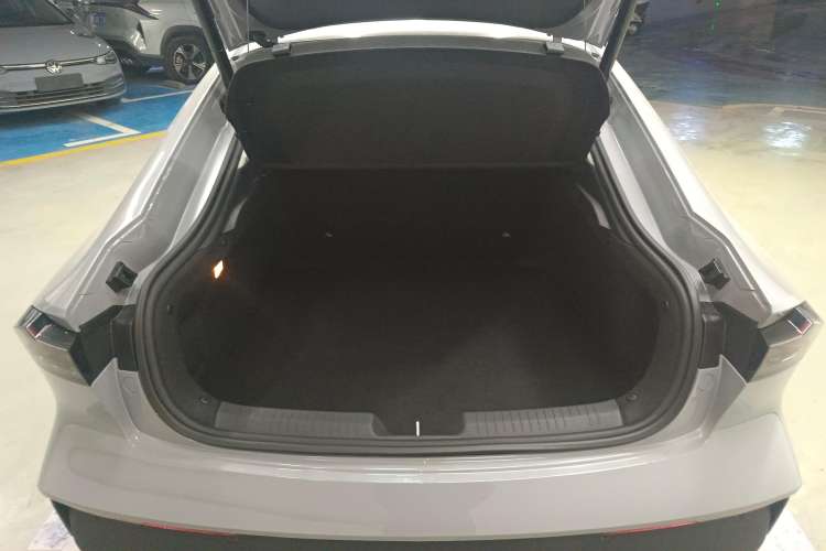 Used CHANGAN UNI-V iDD 2023 Zhidian iDD 1.5T 113km Smart & Fun Version (Rapid Edition) Trunk
