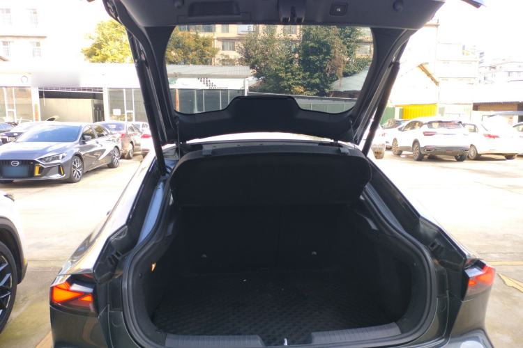 Used CHANGAN UNI-V iDD 2023 ZhiDian iDD 1.5T 113km ZhiKu Model Trunk