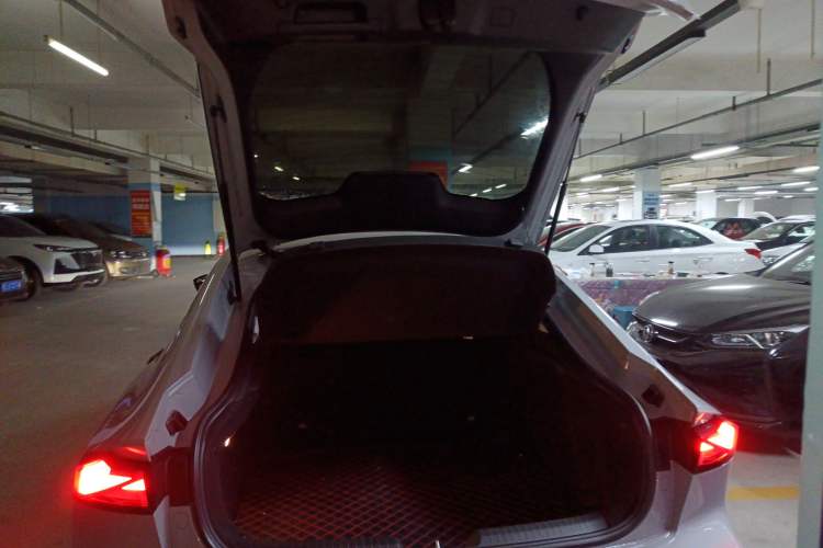Used CHANGAN UNI-V iDD 2023 ZhiDian iDD 1.5T 113km Smart & Fun Version Trunk
