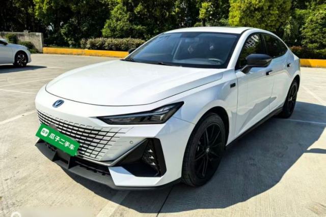 Used CHANGAN UNI-V iDD 2023 ZhiDian iDD 1.5T 113km Smart & Fun Version