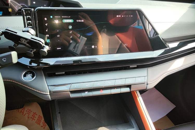 Used CHANGAN UNI-V iDD 2023 ZhiDian iDD 1.5T 113km Smart & Fun Version Audio And AC Panel