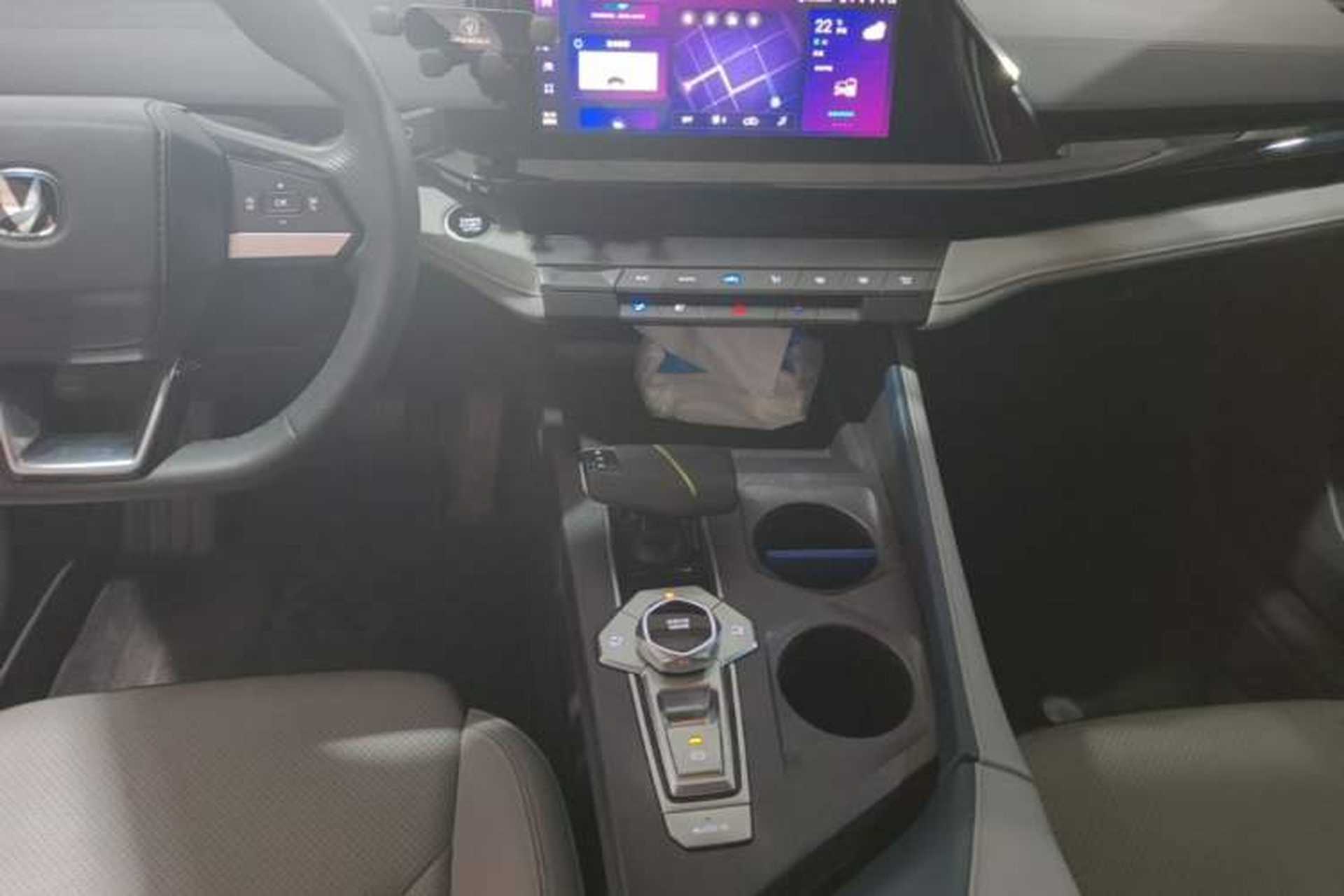 Used CHANGAN UNI-V iDD 2023 ZhiDian iDD 1.5T 113km Smart & Fun Version Audio And AC Panel