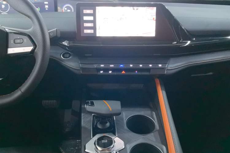 Used CHANGAN UNI-V iDD 2023 ZhiDian iDD 1.5T 113km Smart & Fun Version Audio And AC Panel