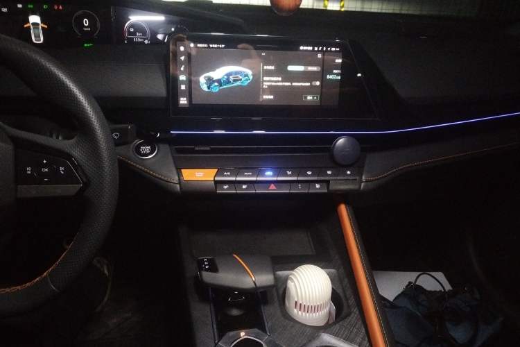 Used CHANGAN UNI-V iDD 2023 ZhiDian iDD 1.5T 113km ZhiKu Model Audio And AC Panel