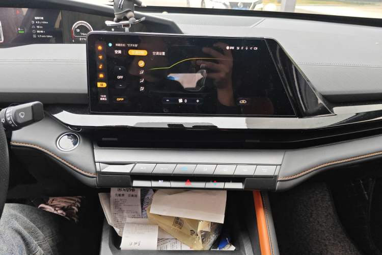 Used CHANGAN UNI-V iDD 2023 ZhiDian iDD 1.5T 113km Smart & Fun Version Audio And AC Panel