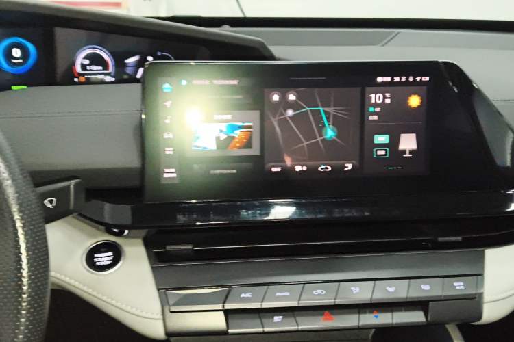 Used CHANGAN UNI-V iDD 2023 ZhiDian iDD 1.5T 113km Smart & Fun Version Audio And AC Panel