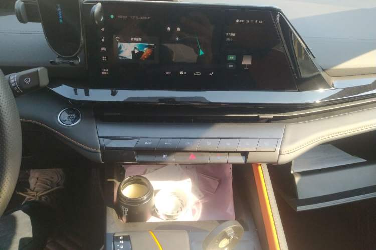 Used CHANGAN UNI-V iDD 2023 ZhiDian iDD 1.5T 113km Smart & Fun Version Audio And AC Panel