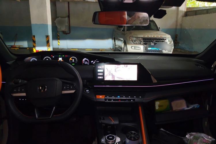 Used CHANGAN UNI-V iDD 2023 ZhiDian iDD 1.5T 113km ZhiKu Model Center Console