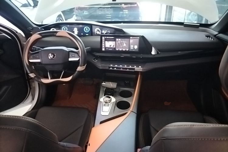 Used CHANGAN UNI-V iDD 2023 ZhiDian iDD 1.5T 113km Smart & Fun Version Center Console