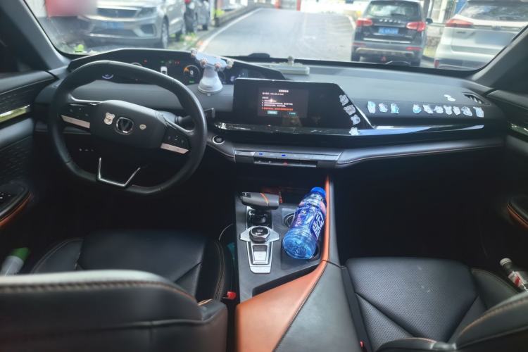 Used CHANGAN UNI-V iDD 2023 ZhiDian iDD 1.5T 113km Smart & Fun Version Center Console