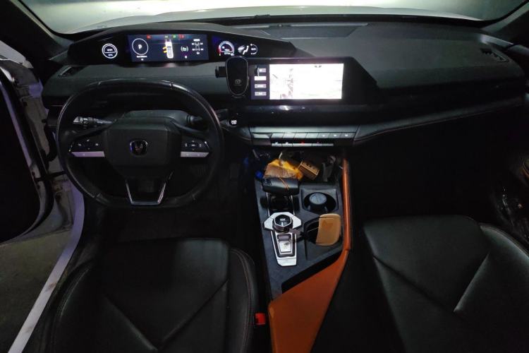 Used CHANGAN UNI-V iDD 2023 Zhidian iDD 1.5T 113km Smart & Fun Version (Rapid Edition) Center Console