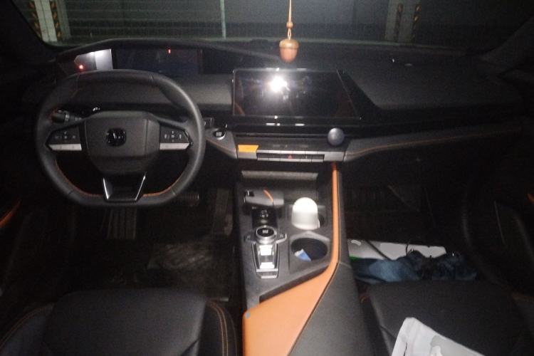 Used CHANGAN UNI-V iDD 2023 ZhiDian iDD 1.5T 113km ZhiKu Model Center Console