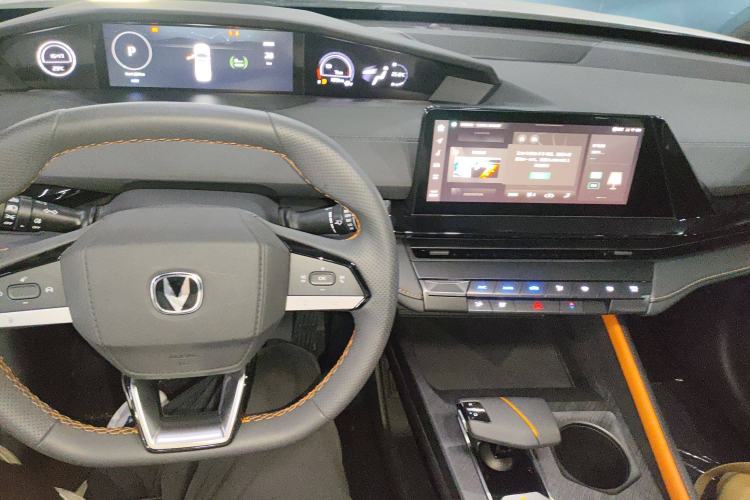 Used CHANGAN UNI-V iDD 2023 Zhidian iDD 1.5T 113km Smart & Fun Version (Rapid Edition) Center Console