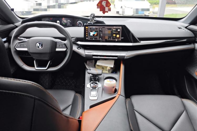 Used CHANGAN UNI-V iDD 2023 ZhiDian iDD 1.5T 113km Smart & Fun Version Center Console