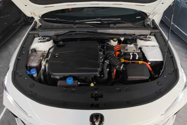 Used CHANGAN UNI-V iDD 2023 ZhiDian iDD 1.5T 113km ZhiKu Model Engine Bay