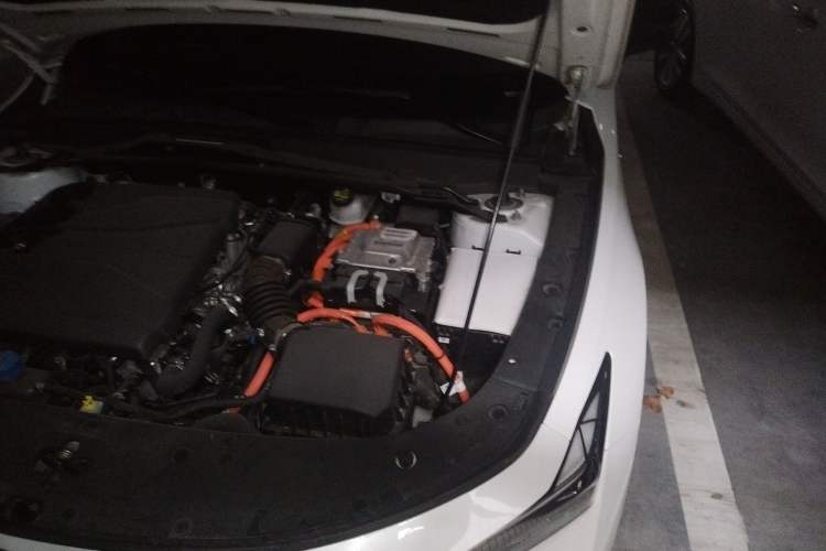 Used CHANGAN UNI-V iDD 2023 ZhiDian iDD 1.5T 113km ZhiKu Model Engine Bay Left