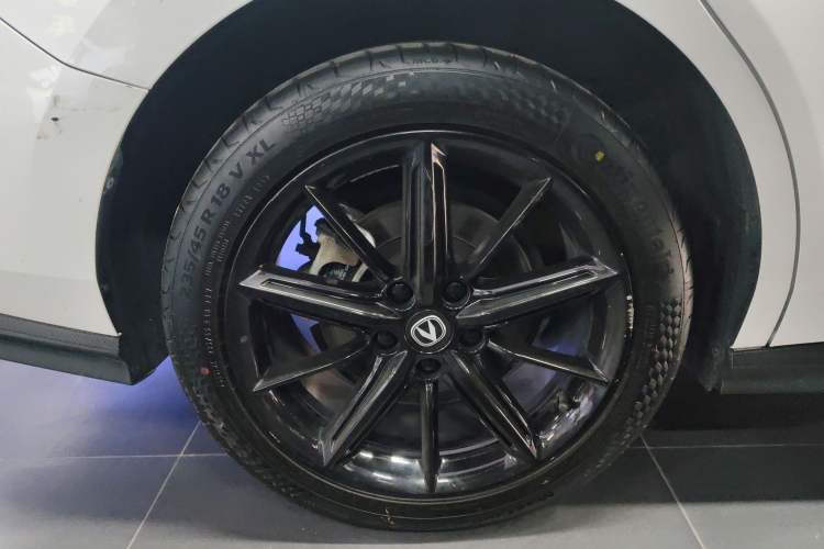 Used CHANGAN UNI-V iDD 2023 ZhiDian iDD 1.5T 113km Smart & Fun Version Exterior 5