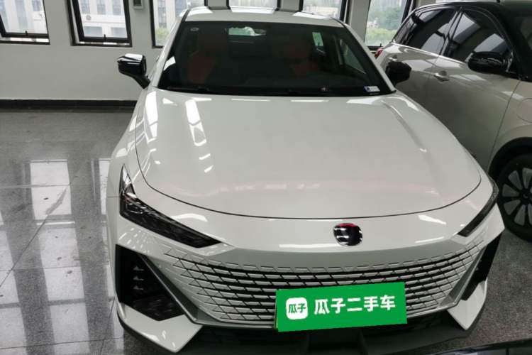 Used CHANGAN UNI-V iDD 2023 ZhiDian iDD 1.5T 113km Smart & Fun Version Front