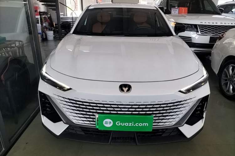 Used CHANGAN UNI-V iDD 2023 ZhiDian iDD 1.5T 113km Smart & Fun Version Front
