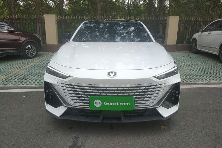 Used CHANGAN UNI-V iDD 2023 ZhiDian iDD 1.5T 113km ZhiKu Model Front