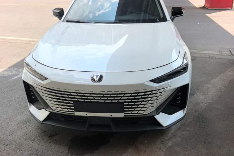 Used CHANGAN UNI-V iDD 2023 ZhiDian iDD 1.5T 113km Smart & Fun Version Front